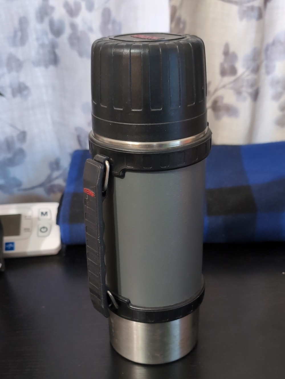 Gray Vacuum Thermos Flask with Black Lid and Handle